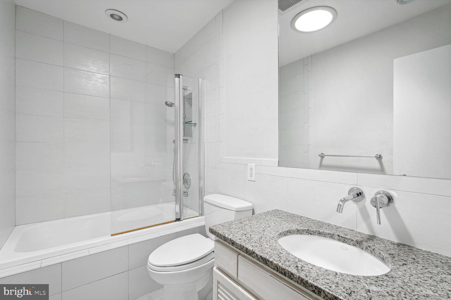4375 Embassy Park Dr Nw Property Photo 14