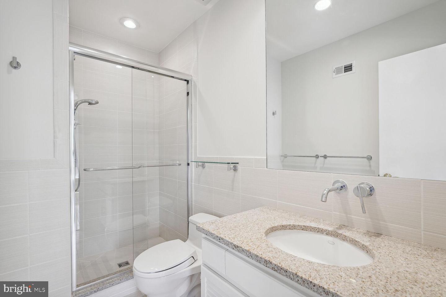 4375 Embassy Park Dr Nw Property Photo 16