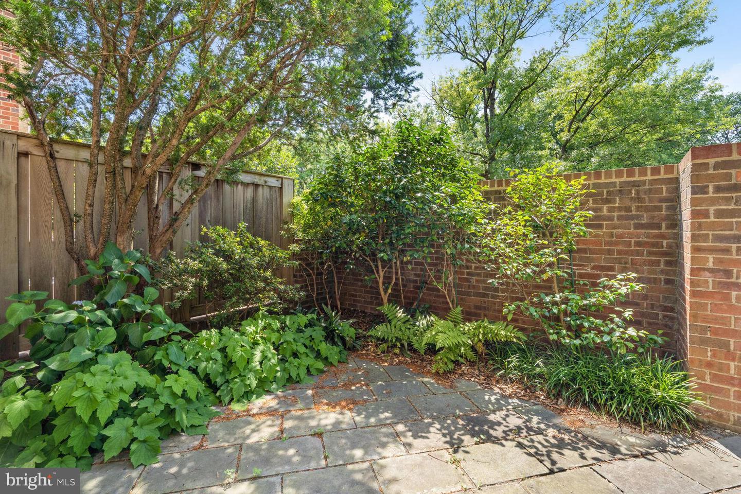 4375 Embassy Park Dr Nw Property Photo 20