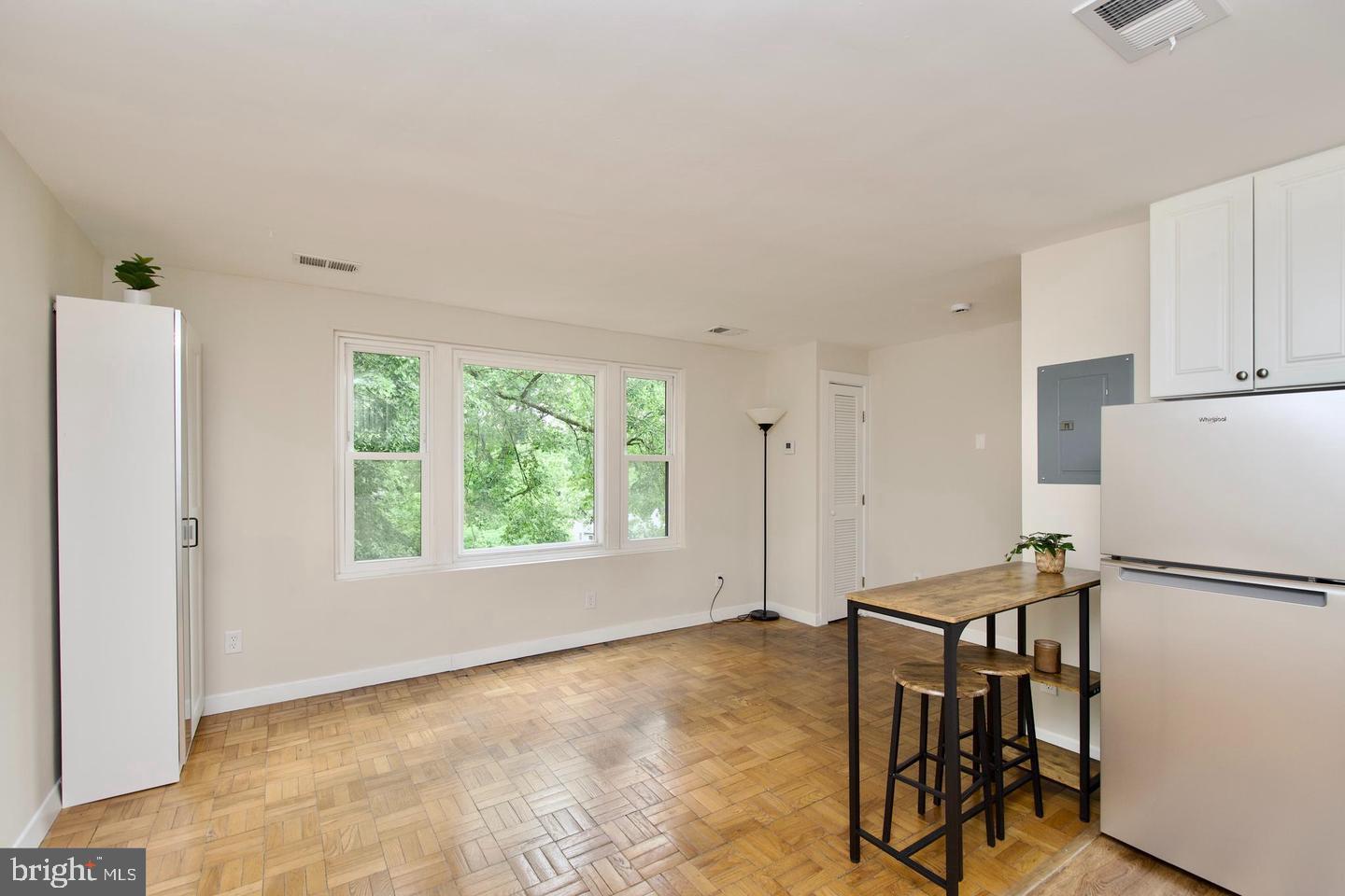 4840 Macarthur Nw #504 Property Photo 10