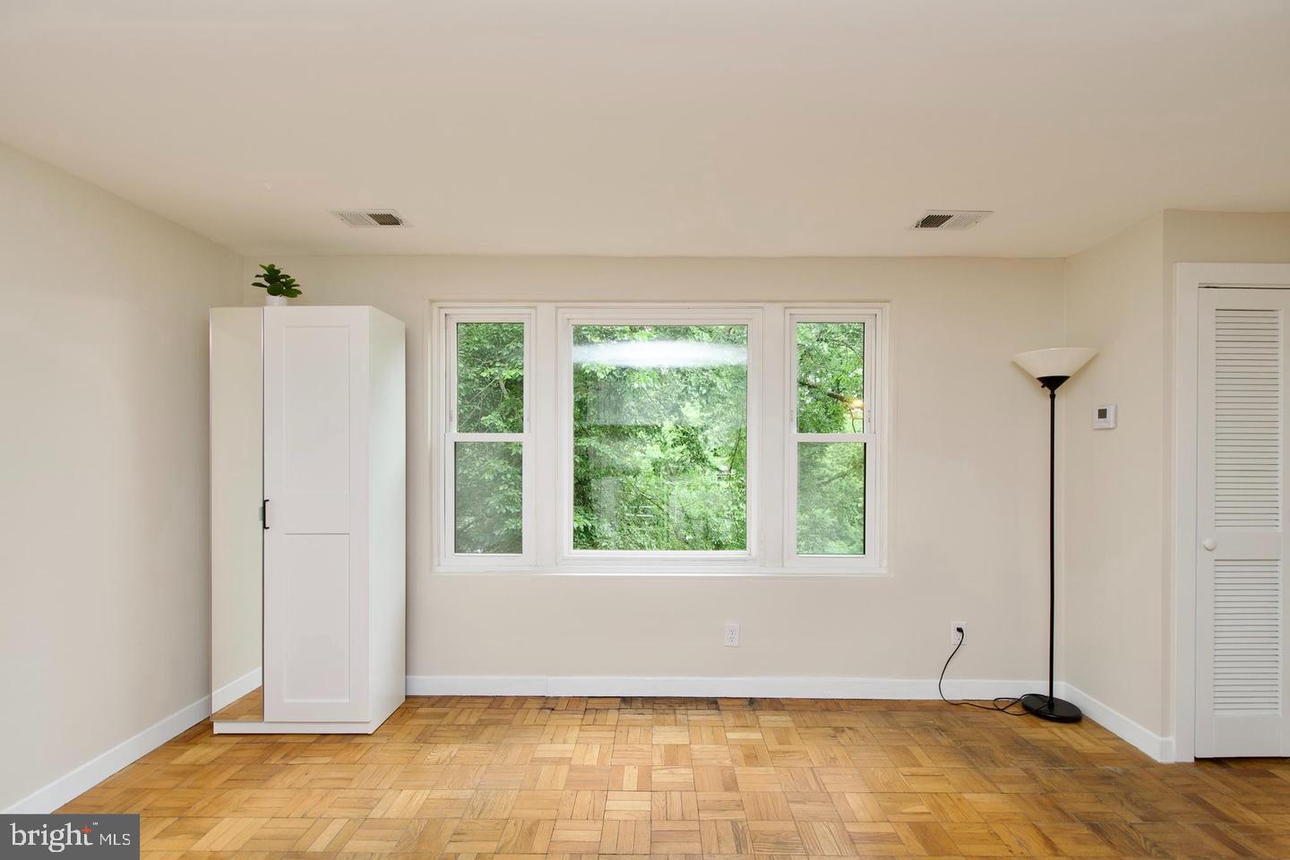 4840 Macarthur Nw #504 Property Photo 12
