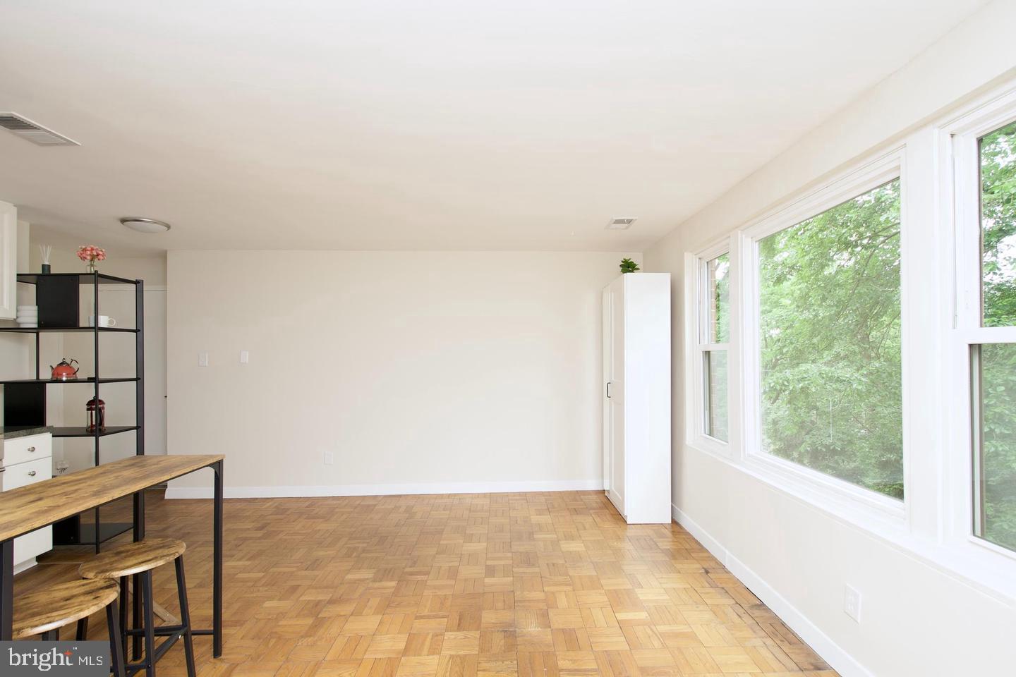 4840 Macarthur Nw #504 Property Photo 14