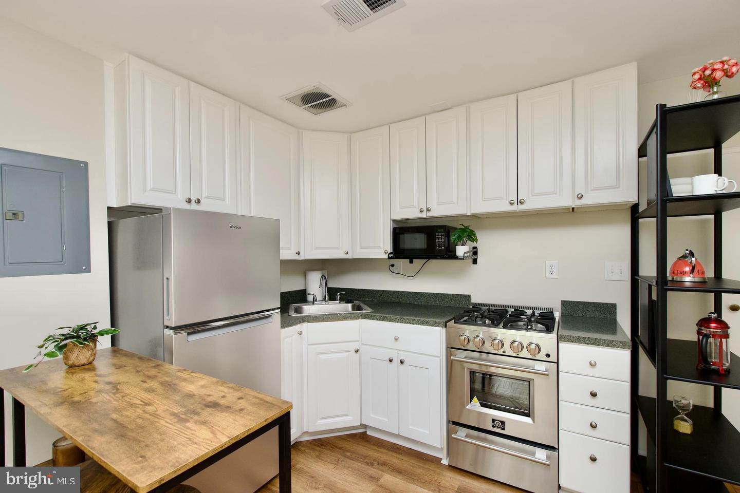 4840 Macarthur Nw #504 Property Photo 19