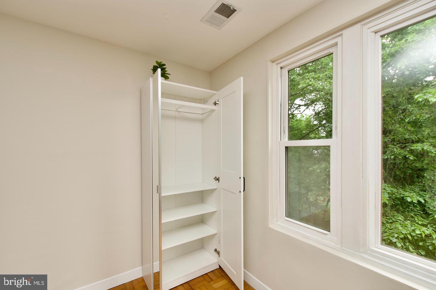 4840 Macarthur Nw #504 Property Photo 21