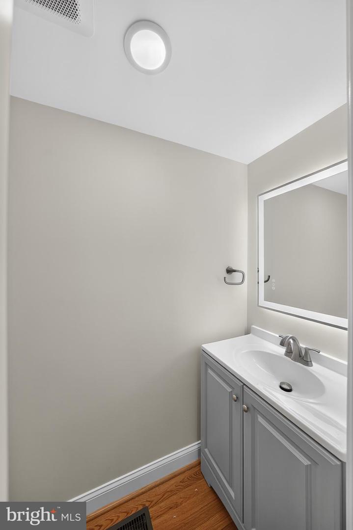 1712 U St Se Property Photo 13