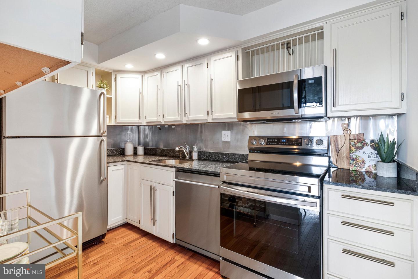 1325 18th St Nw #1007 Property Photo 17