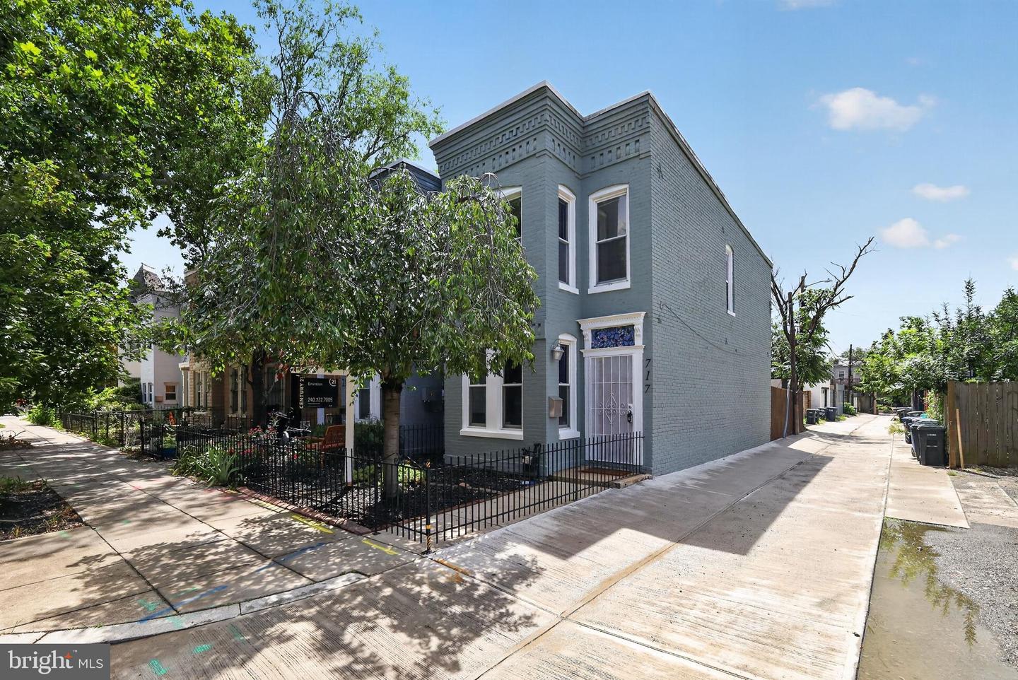 717 L ST NE Property Photo 1