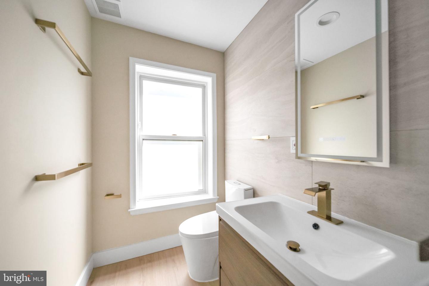 1845 Corcoran St Ne Property Photo 22