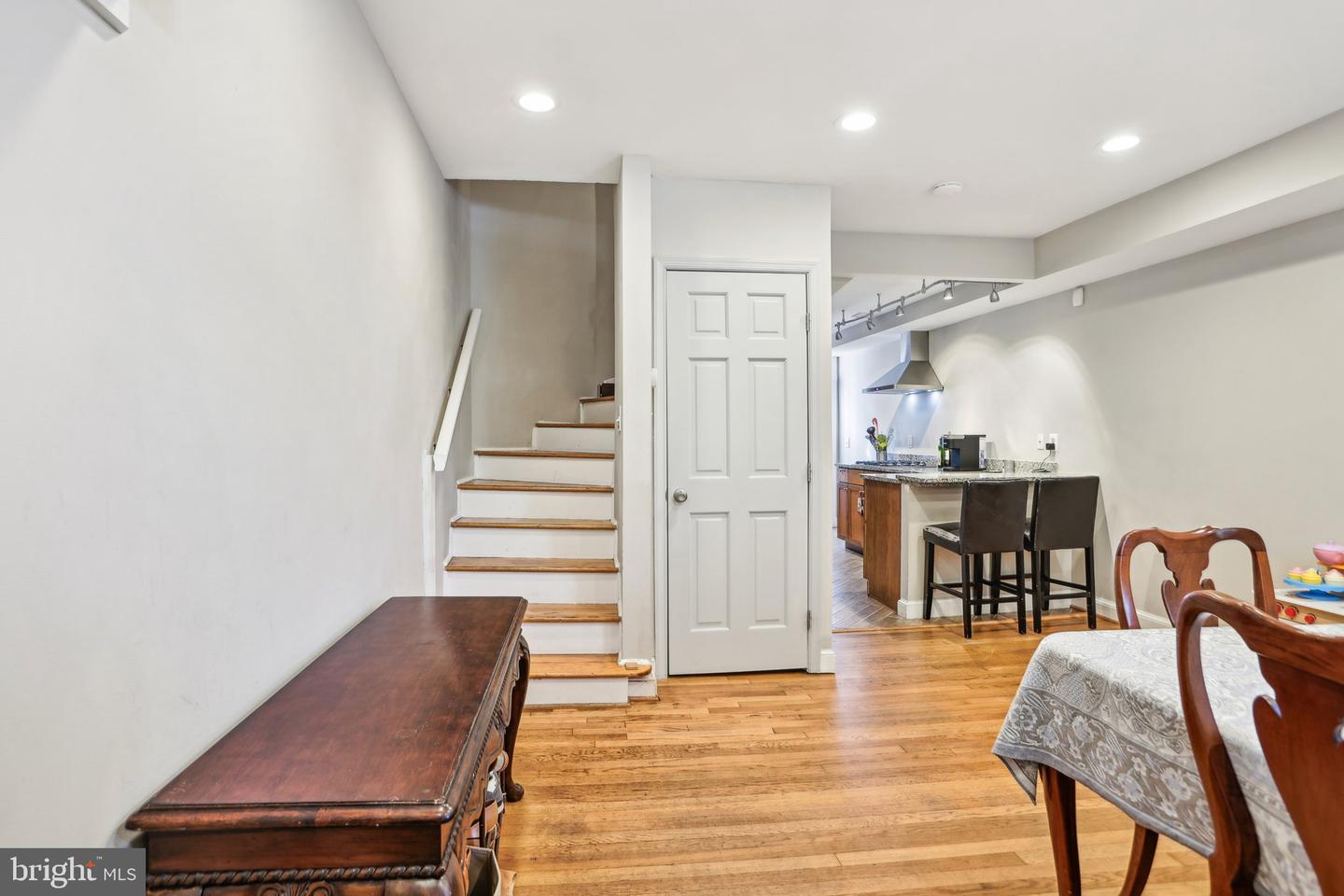 403 E St Ne Property Photo 5