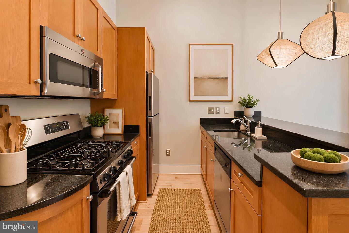 2328 Champlain St Nw #328 Property Photo 6