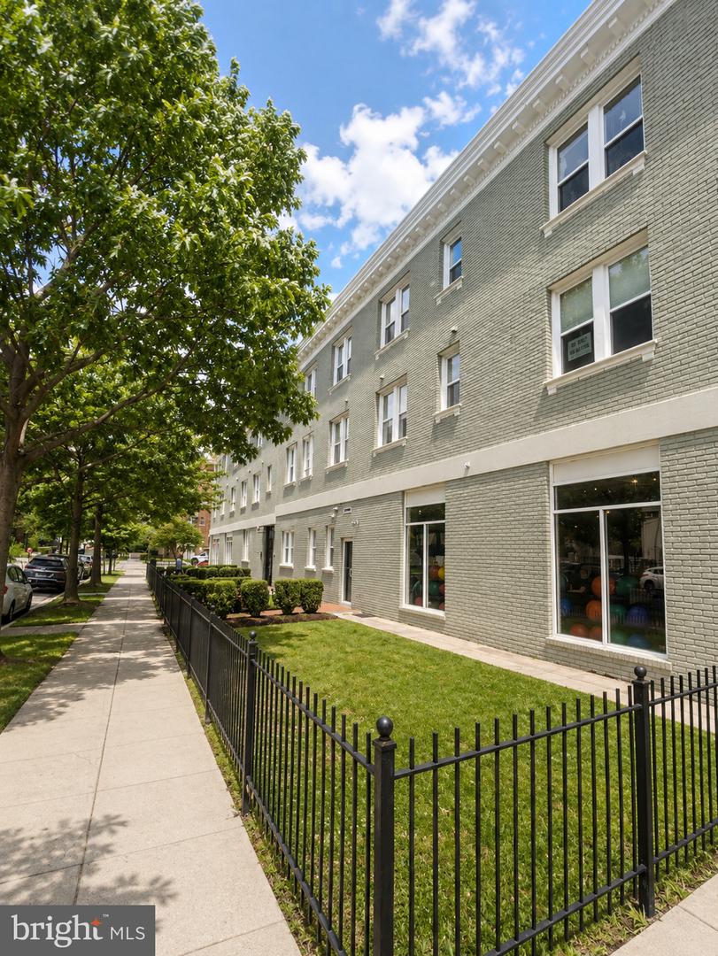 1352 Longfellow St Nw #206 Property Photo 3