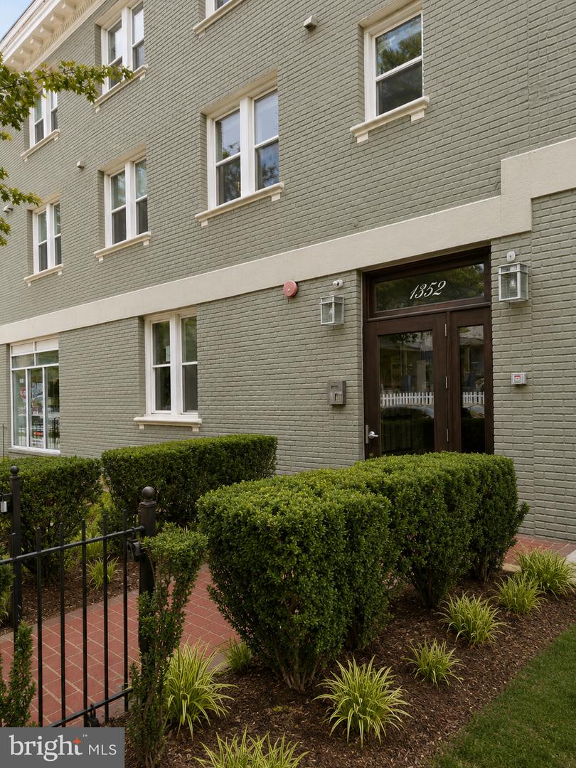 1352 Longfellow St Nw #206 Property Photo 5