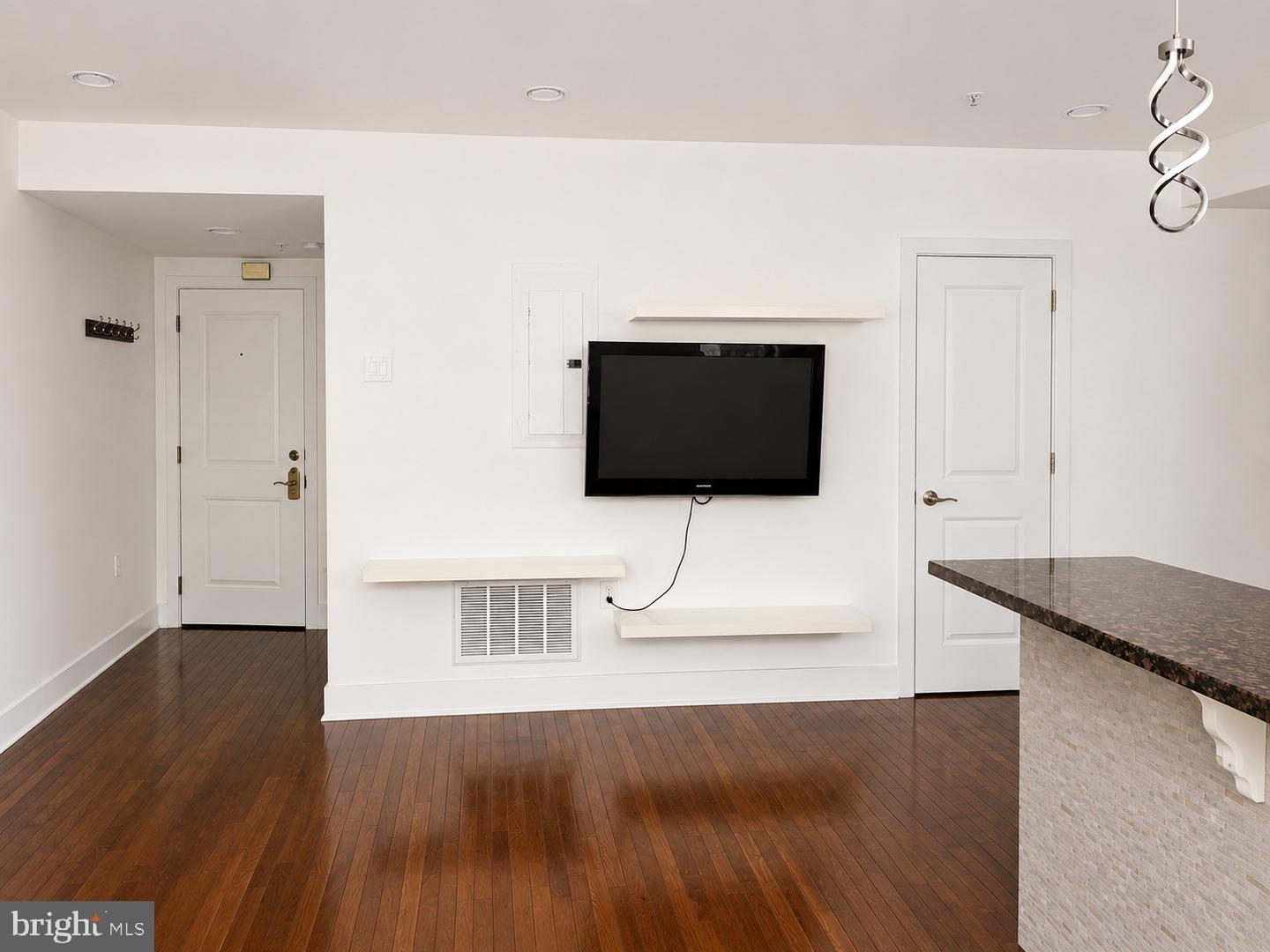 1352 Longfellow St Nw #206 Property Photo 8