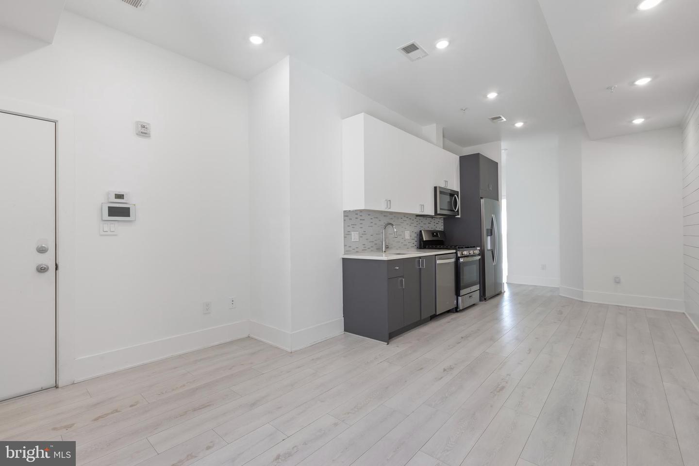 1202 Longfellow St Nw #03 Property Photo 4