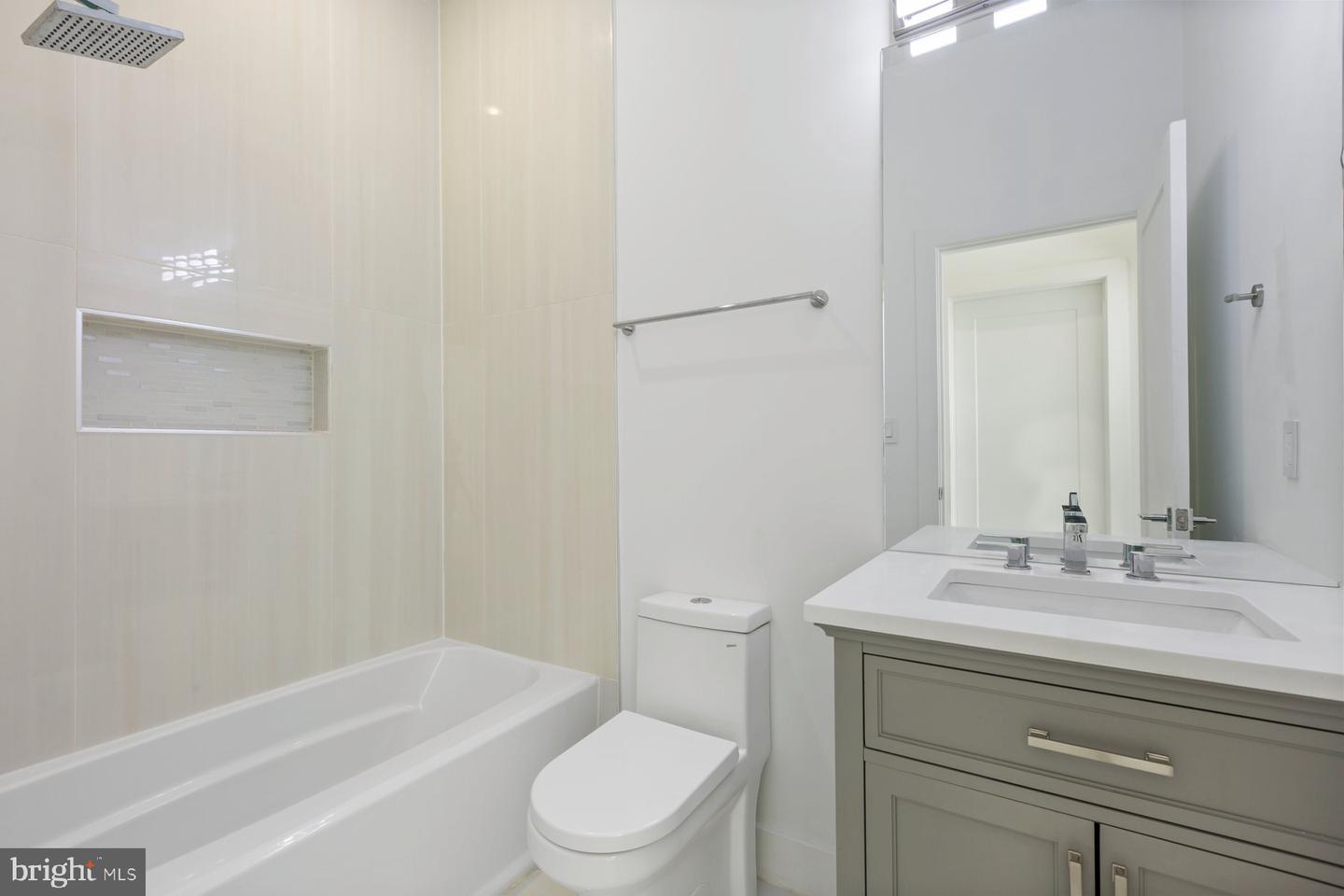 1202 Longfellow St Nw #03 Property Photo 16