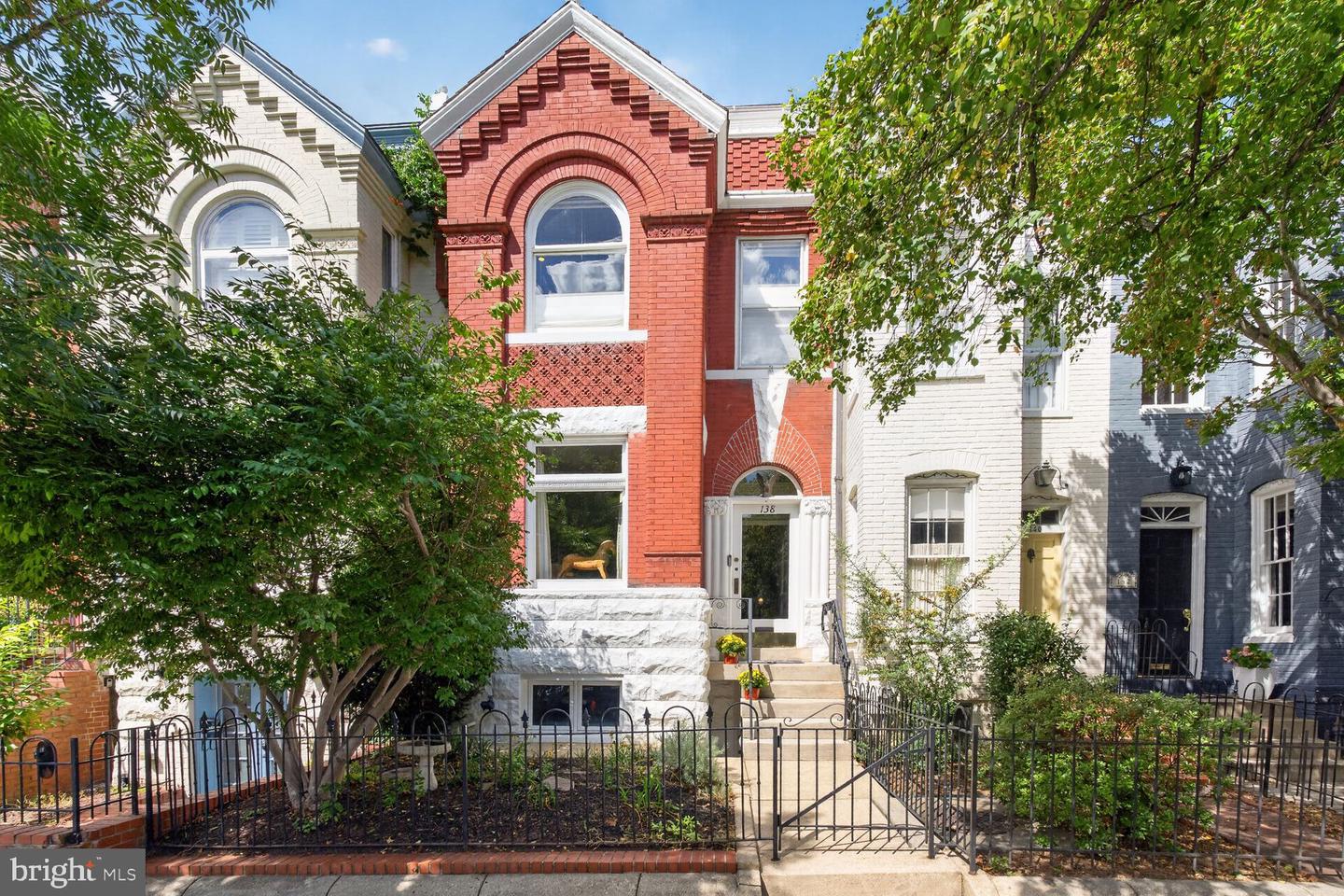 138 D St Se Property Photo 1