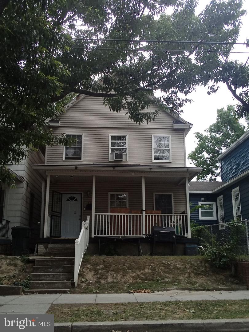 350 RALEIGH ST SE Property Photo 1