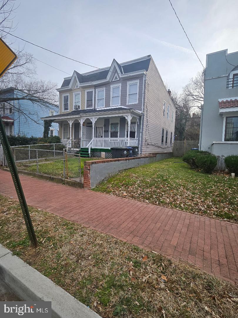 1635 U St Se Property Photo 3
