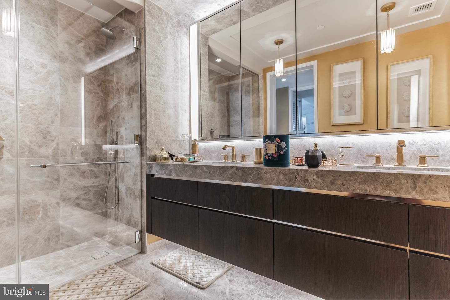 601 Wharf St Sw #212 Property Photo 11