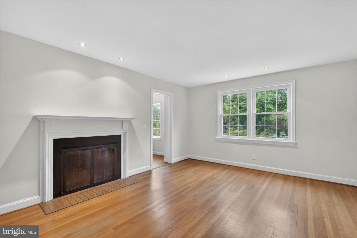4325 47th St Nw Property Photo 4