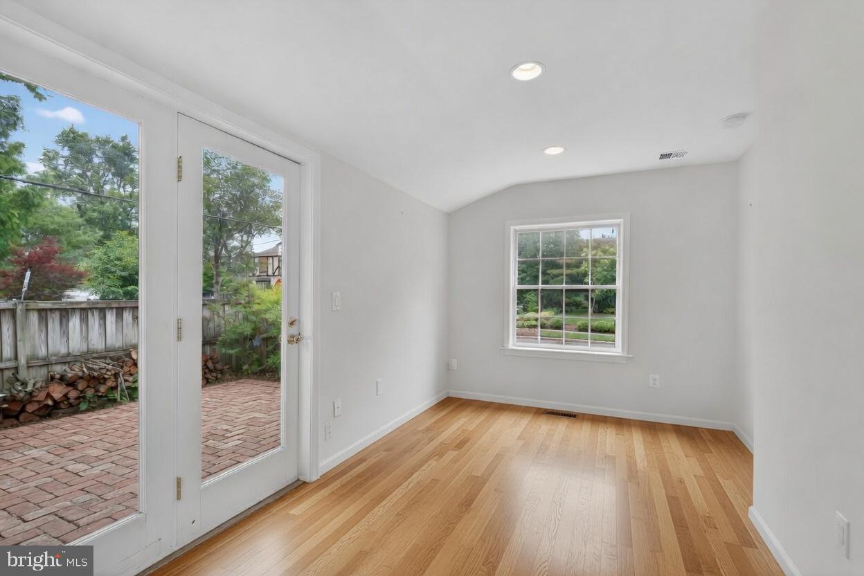 4325 47th St Nw Property Photo 5
