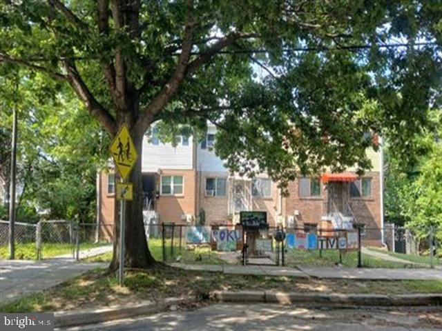 5814 CLAY ST NE Property Photo 1