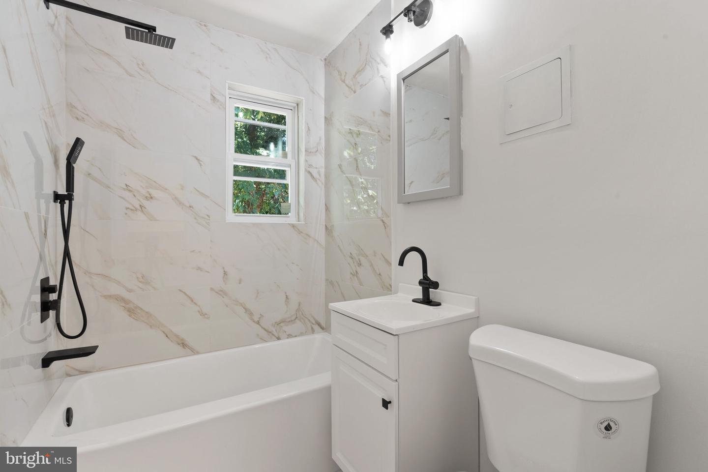 610 57th St Ne #102 Property Photo 12