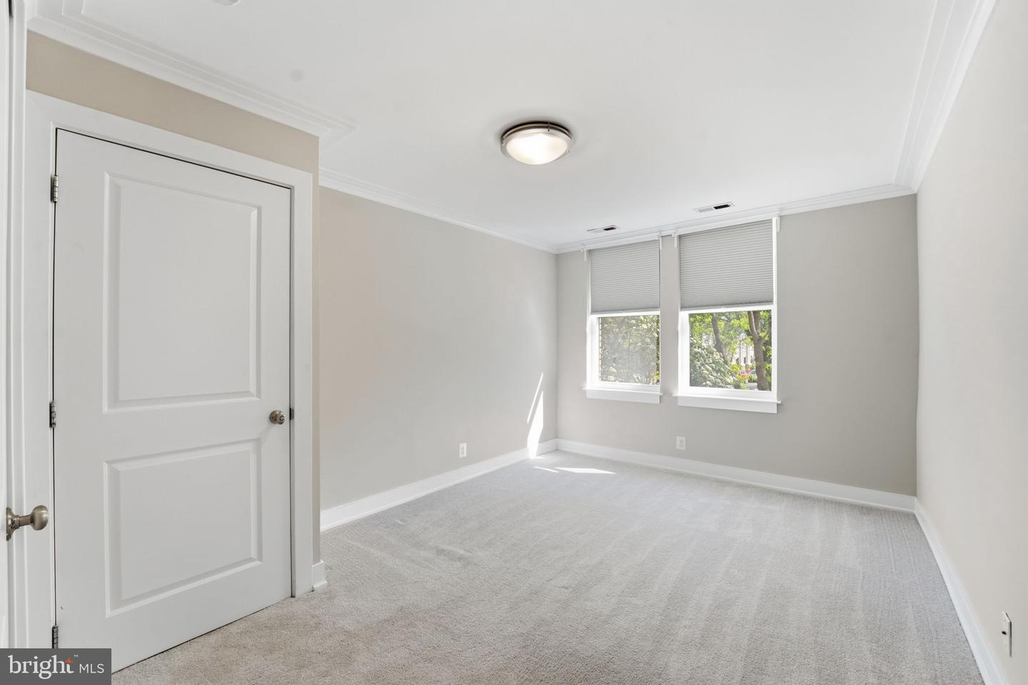 14 S St Ne #201 Property Photo 16