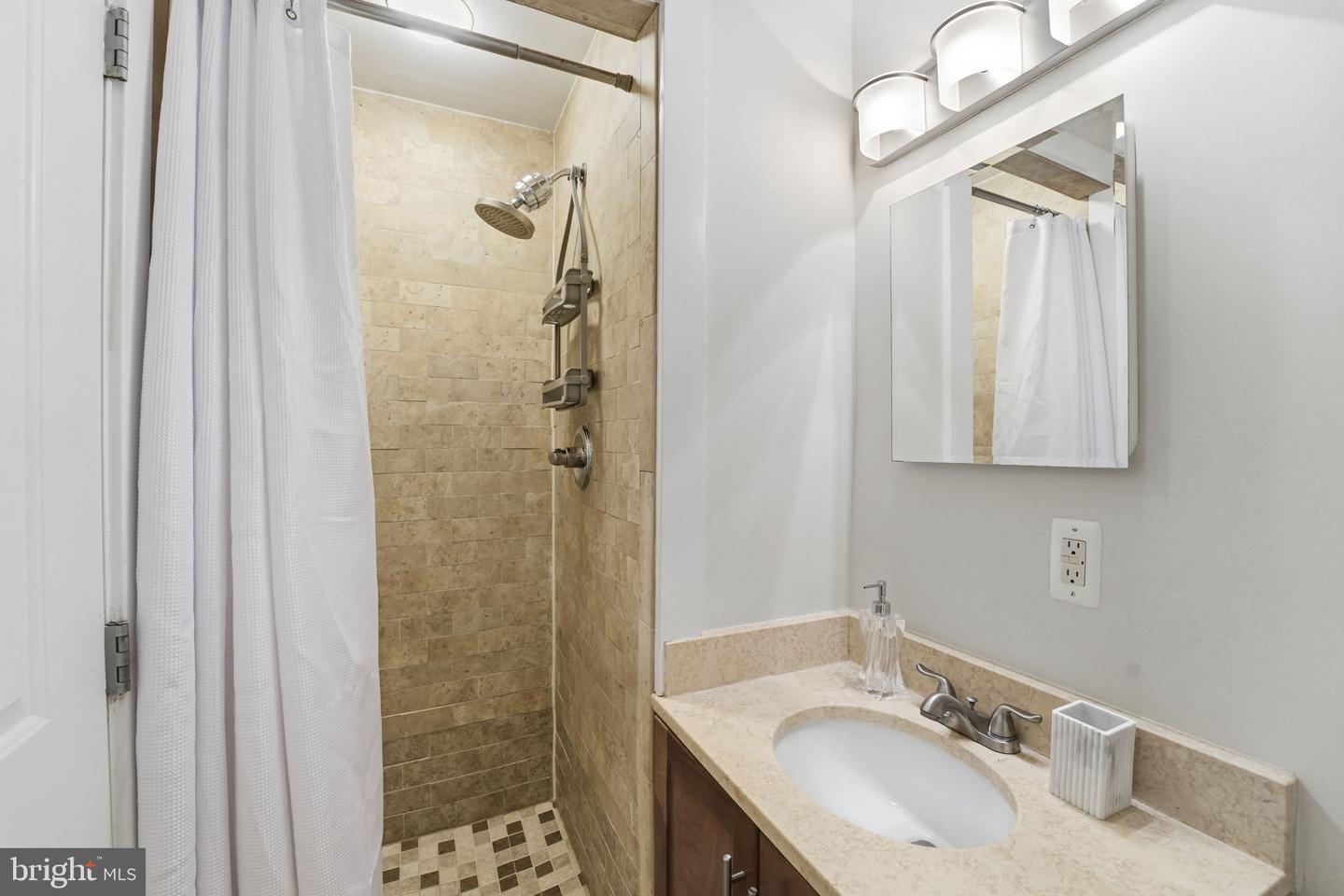 14 S St Ne #201 Property Photo 20