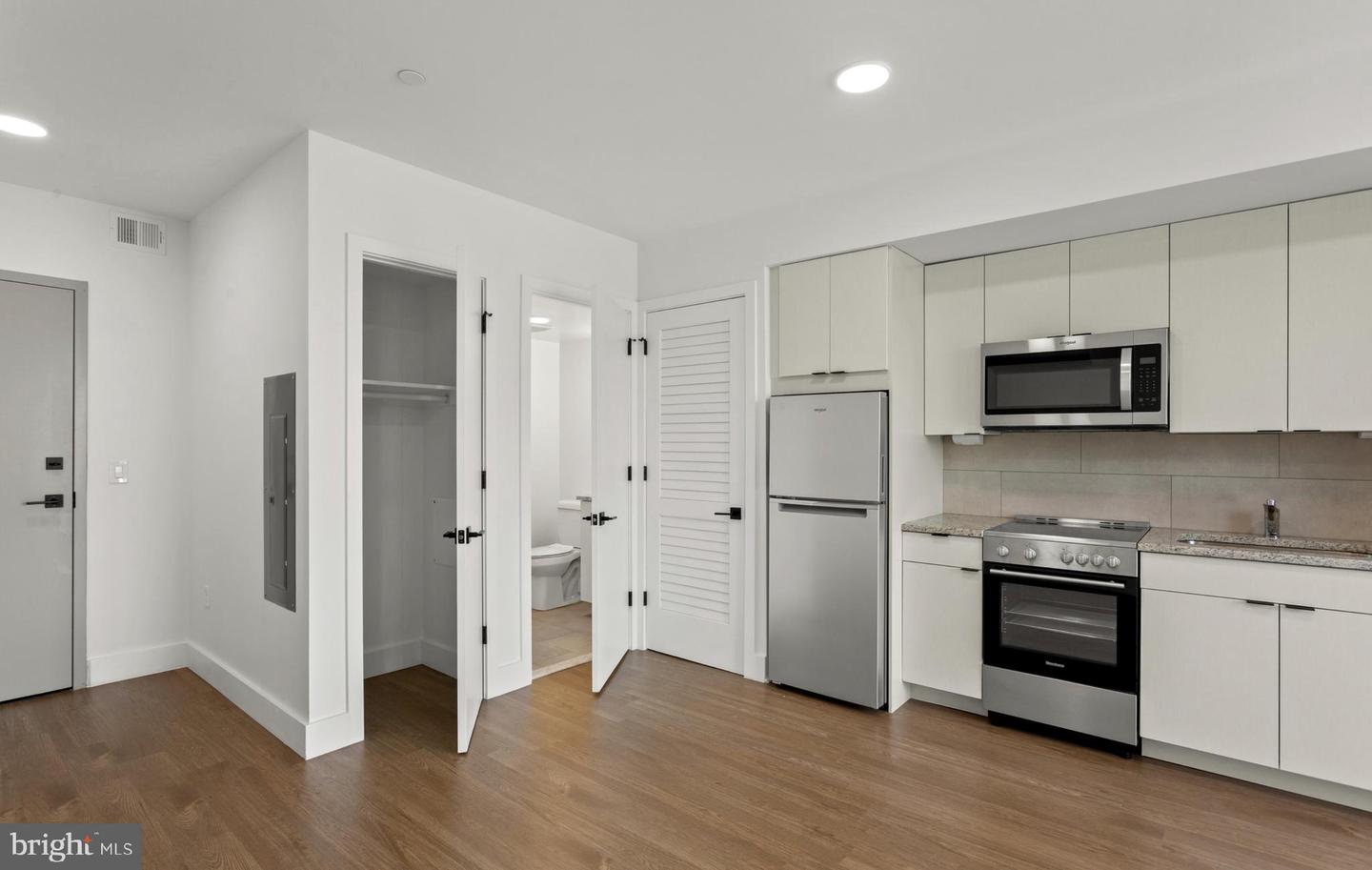2415 37th St Nw #205 Property Photo 10