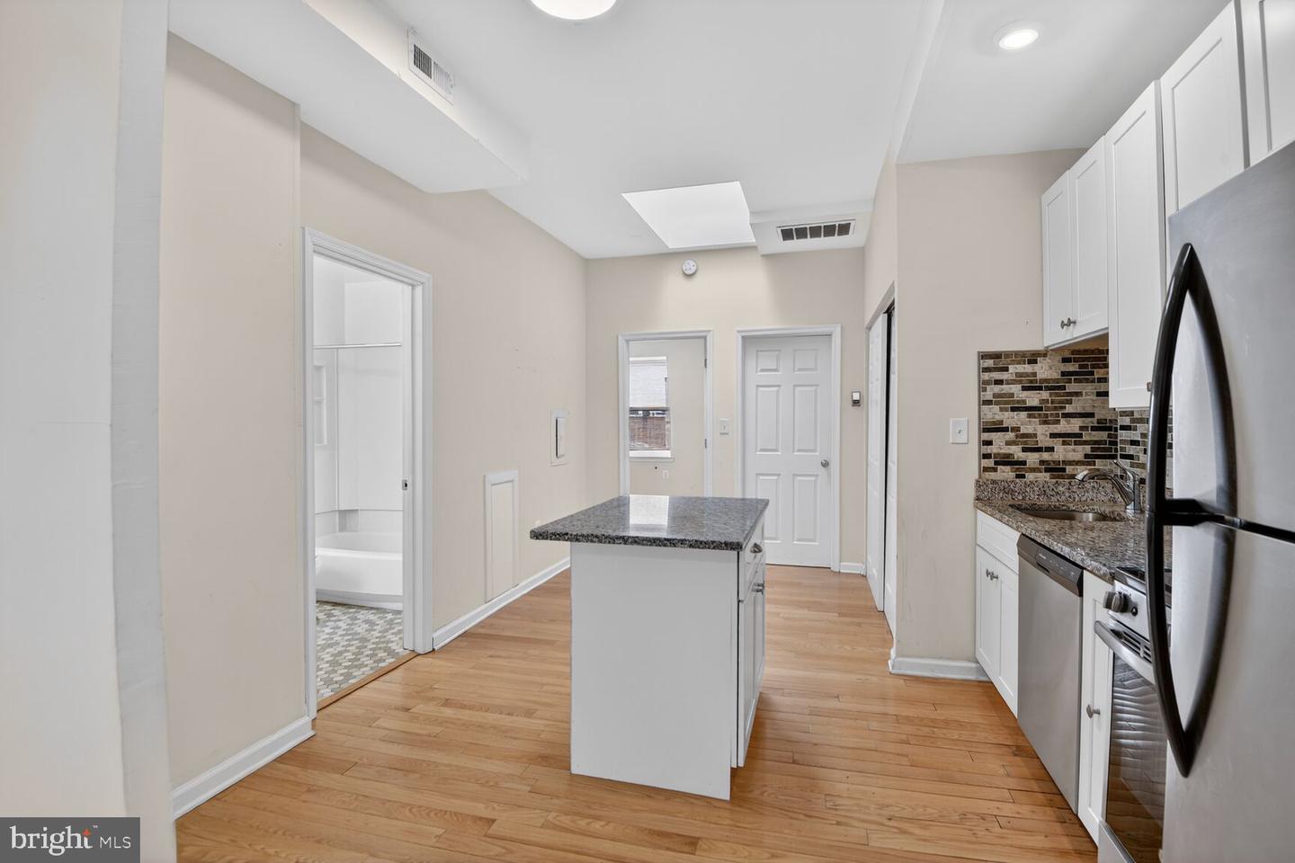 1648 Park Rd Nw #6 Property Photo 1