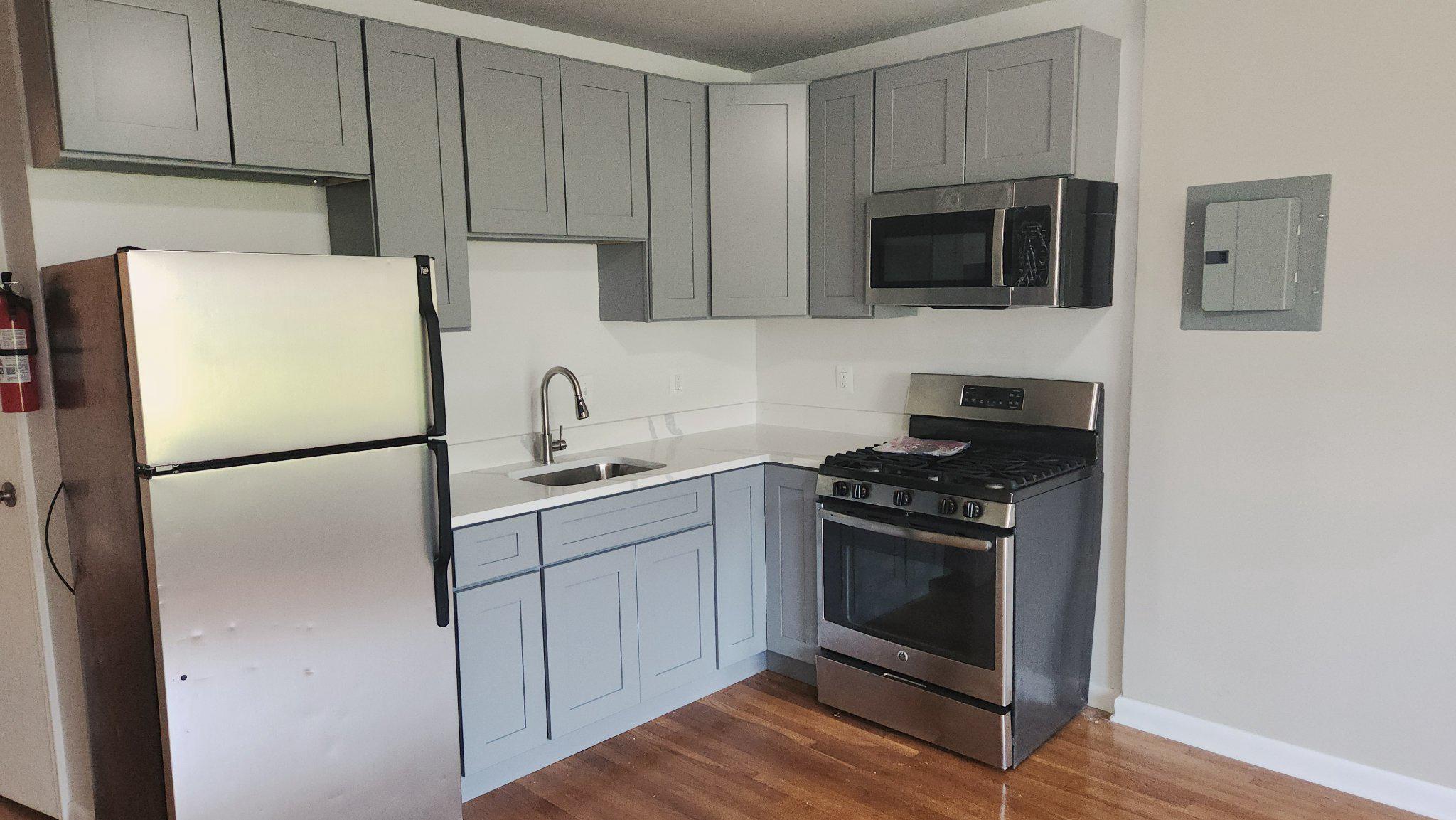 920 Madison St Nw #301 Property Photo 4