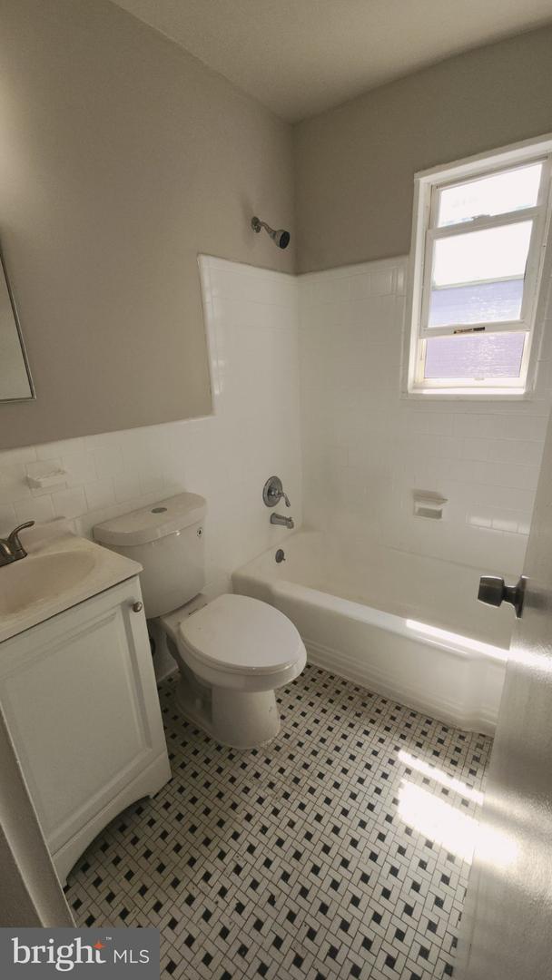 920 Madison St Nw #301 Property Photo 13