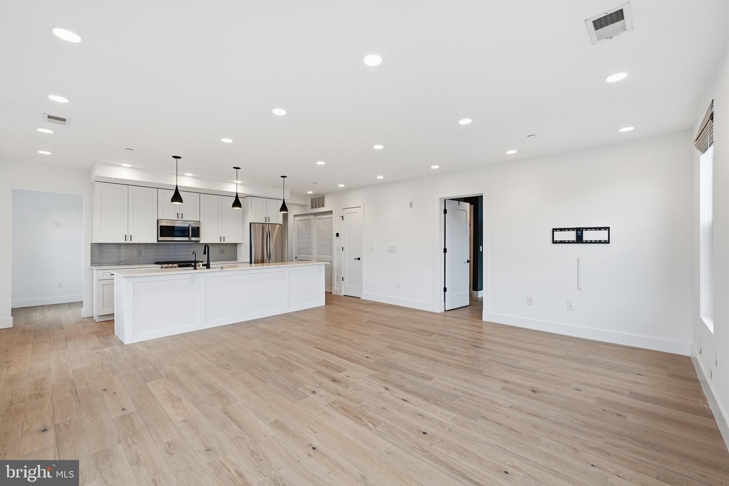 646 Newton Pl Nw #303 Property Photo 11