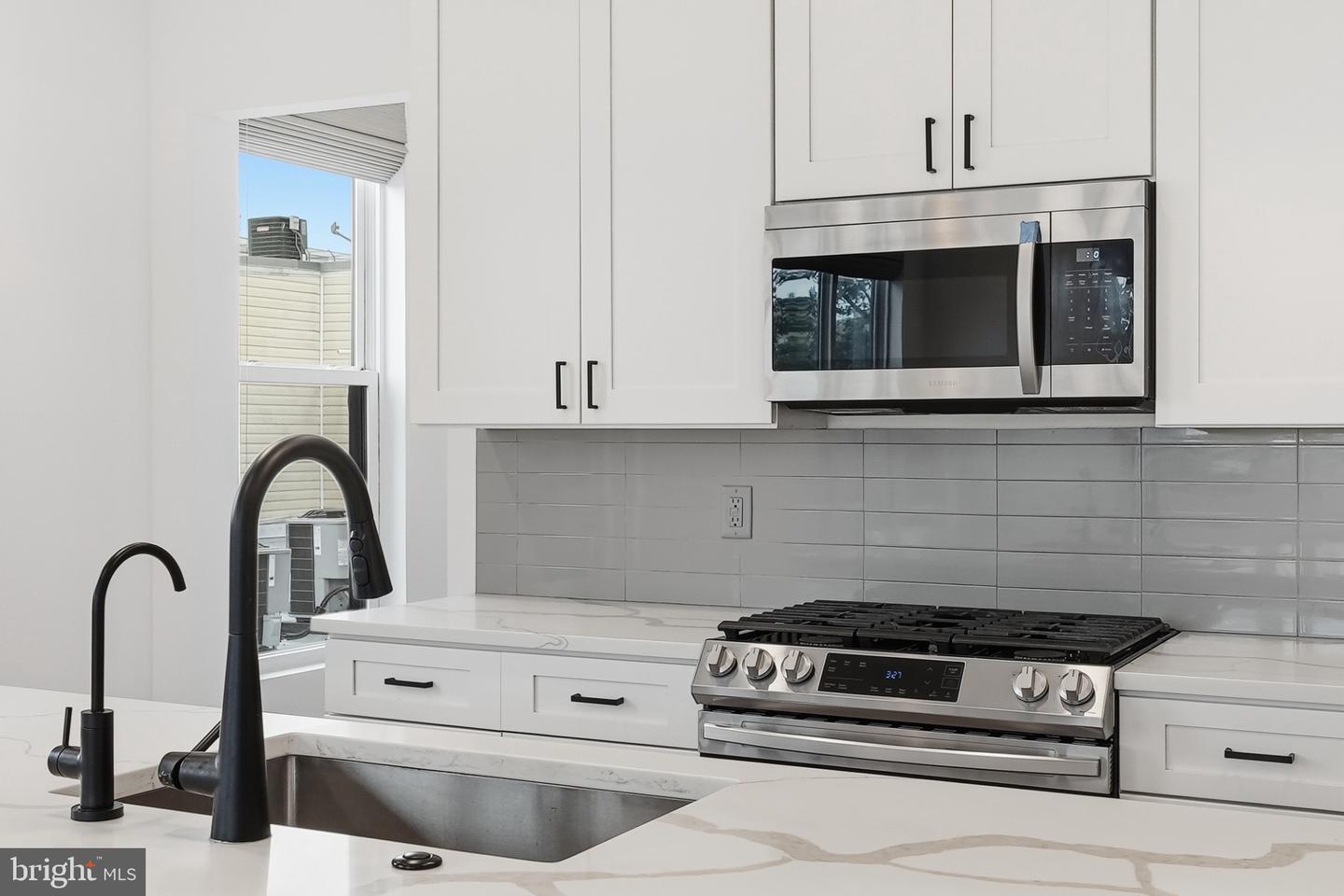 646 Newton Pl Nw #303 Property Photo 14