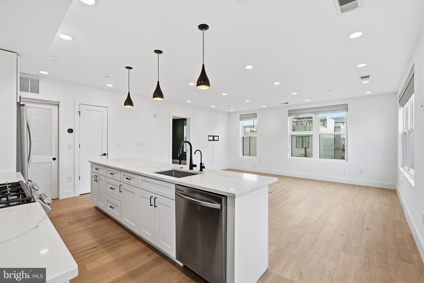 646 Newton Pl Nw #303 Property Photo 16