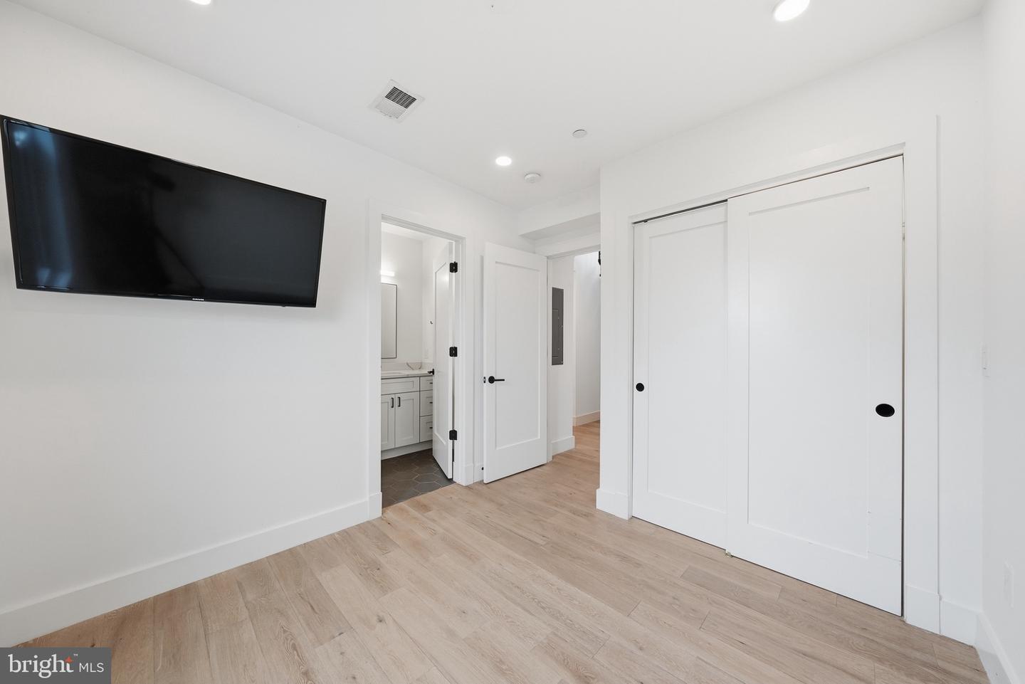 646 Newton Pl Nw #303 Property Photo 25