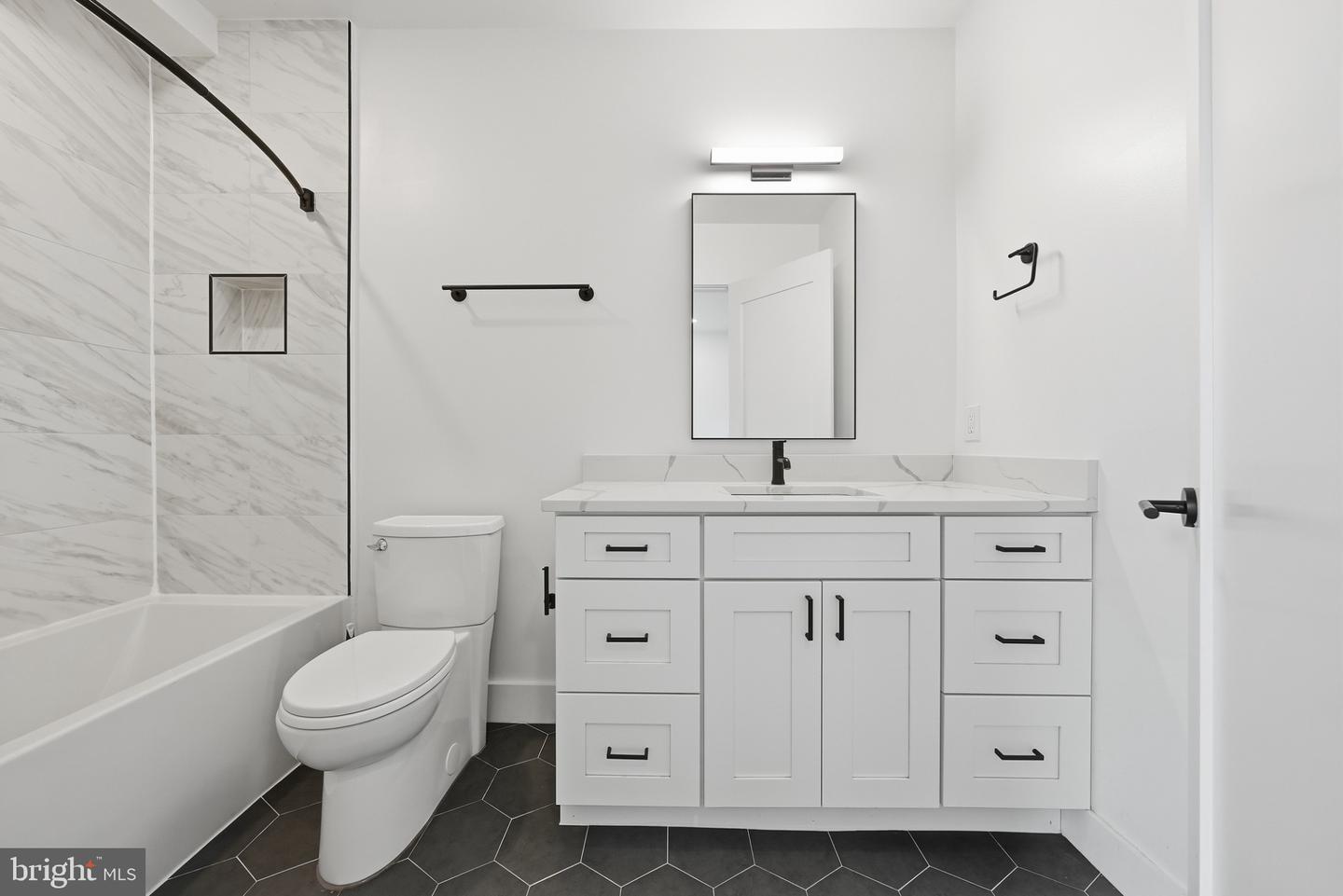 646 Newton Pl Nw #303 Property Photo 26