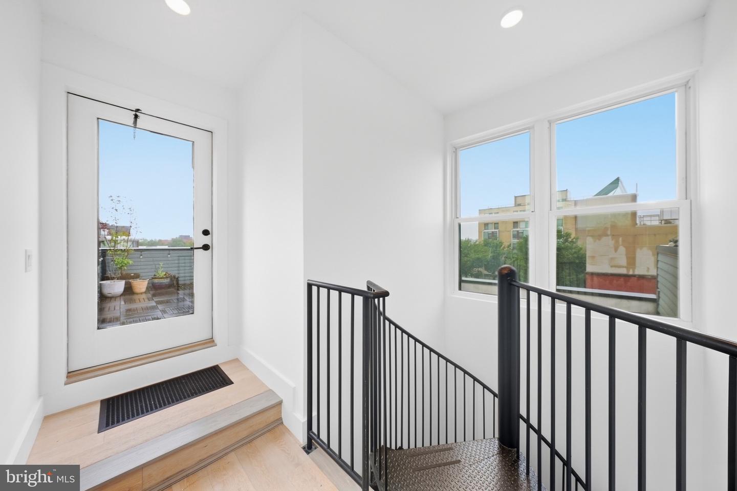 646 Newton Pl Nw #303 Property Photo 27