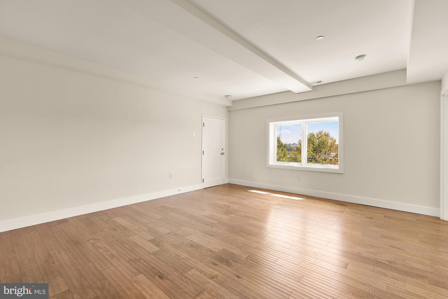 1940 3rd St Ne #6 Property Photo 6