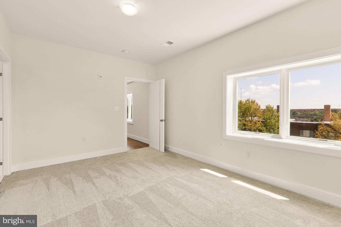 1940 3rd St Ne #6 Property Photo 13
