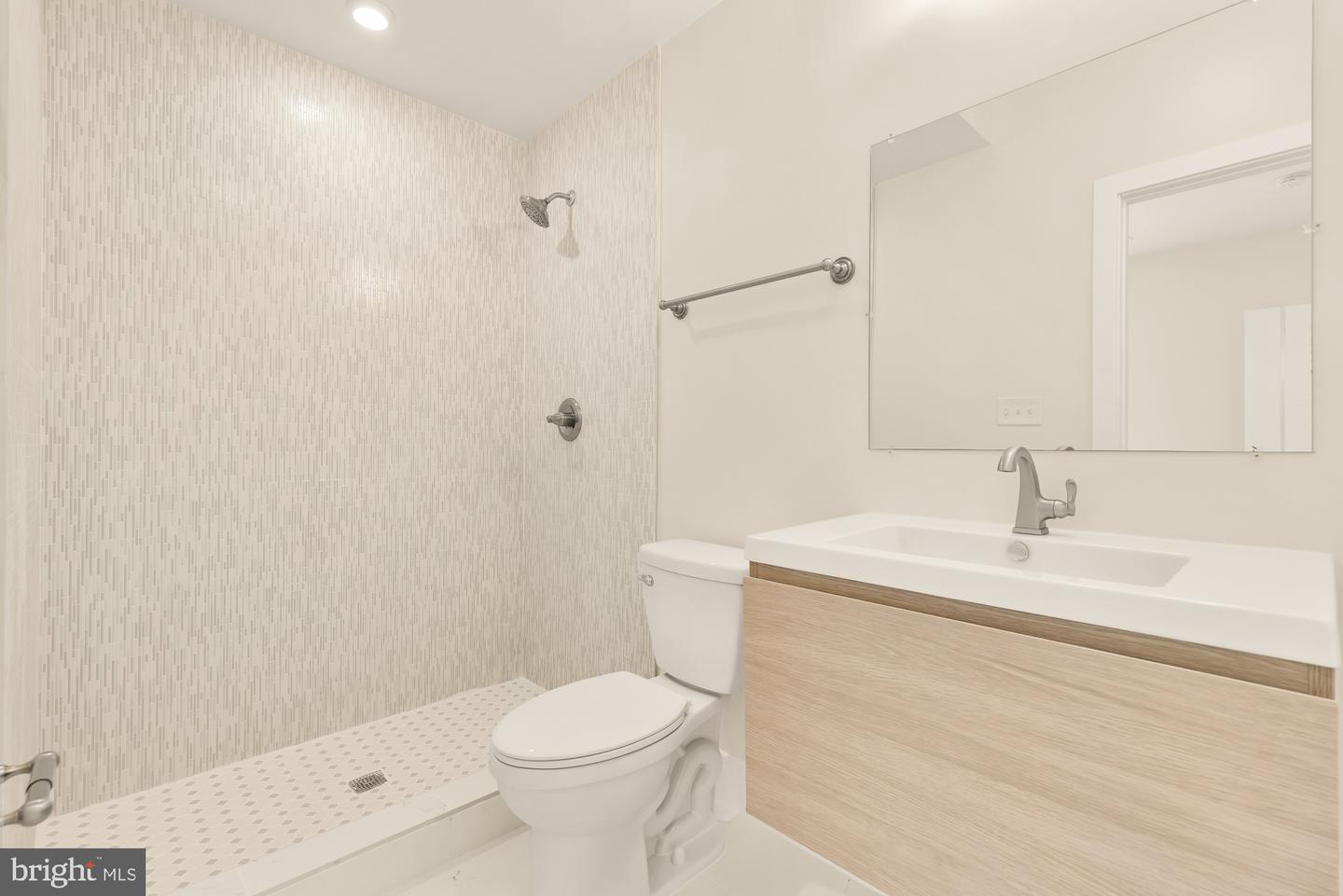 1940 3rd St Ne #6 Property Photo 14