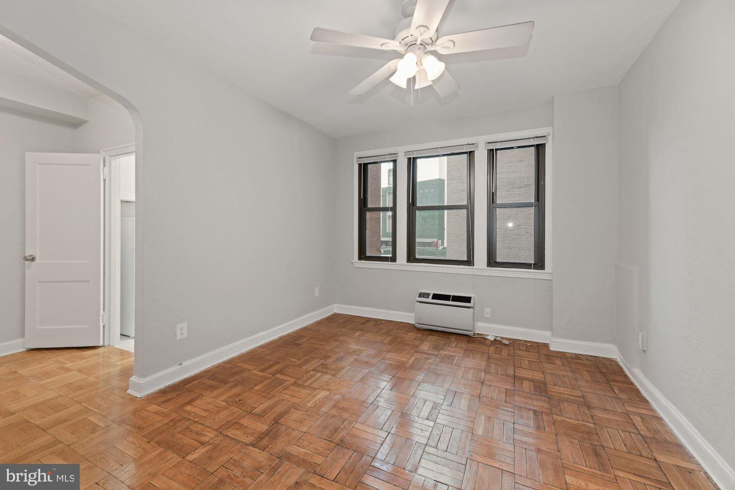 1010 25th St Nw #208 Property Photo 6