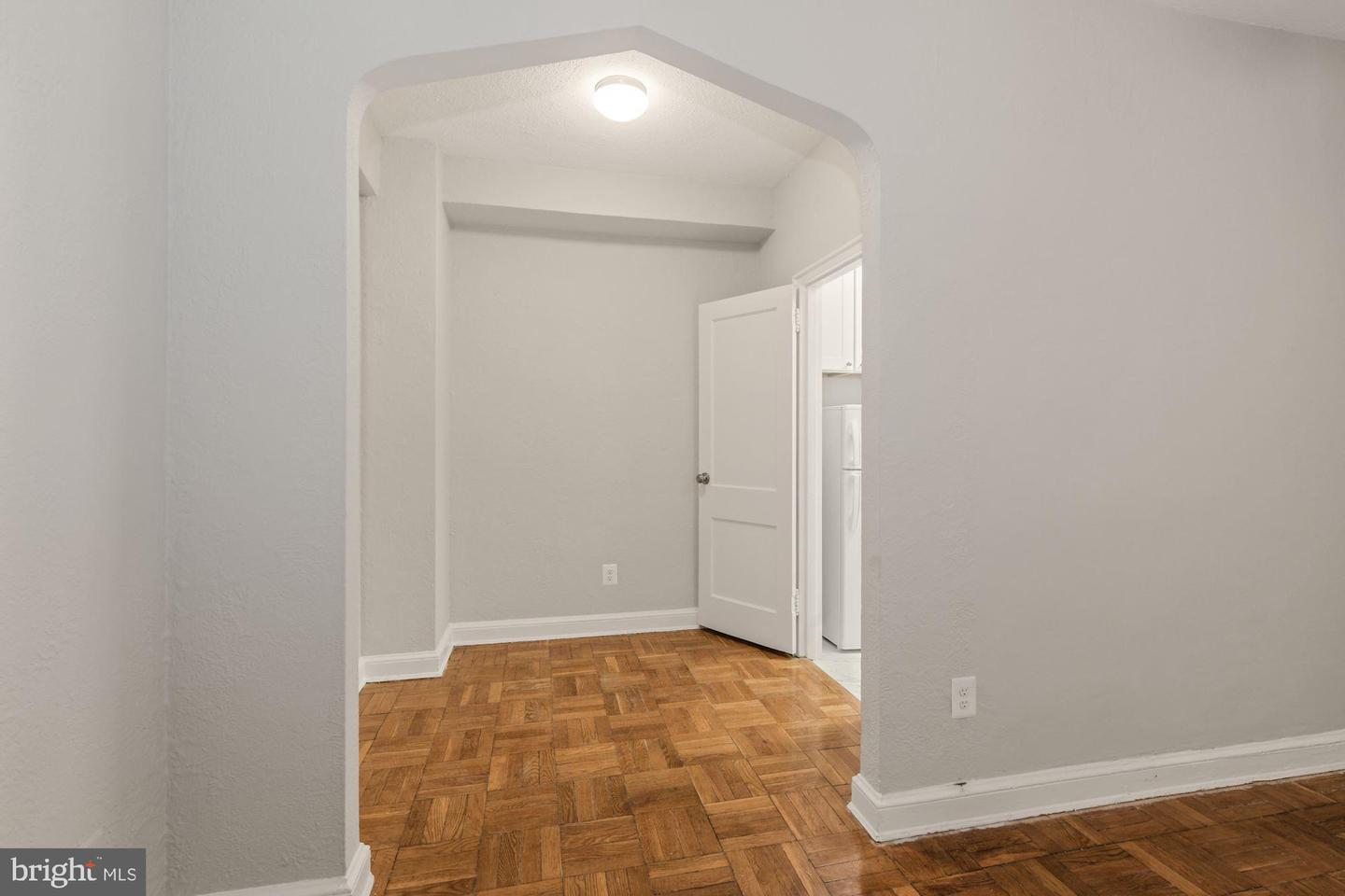 1010 25th St Nw #208 Property Photo 9