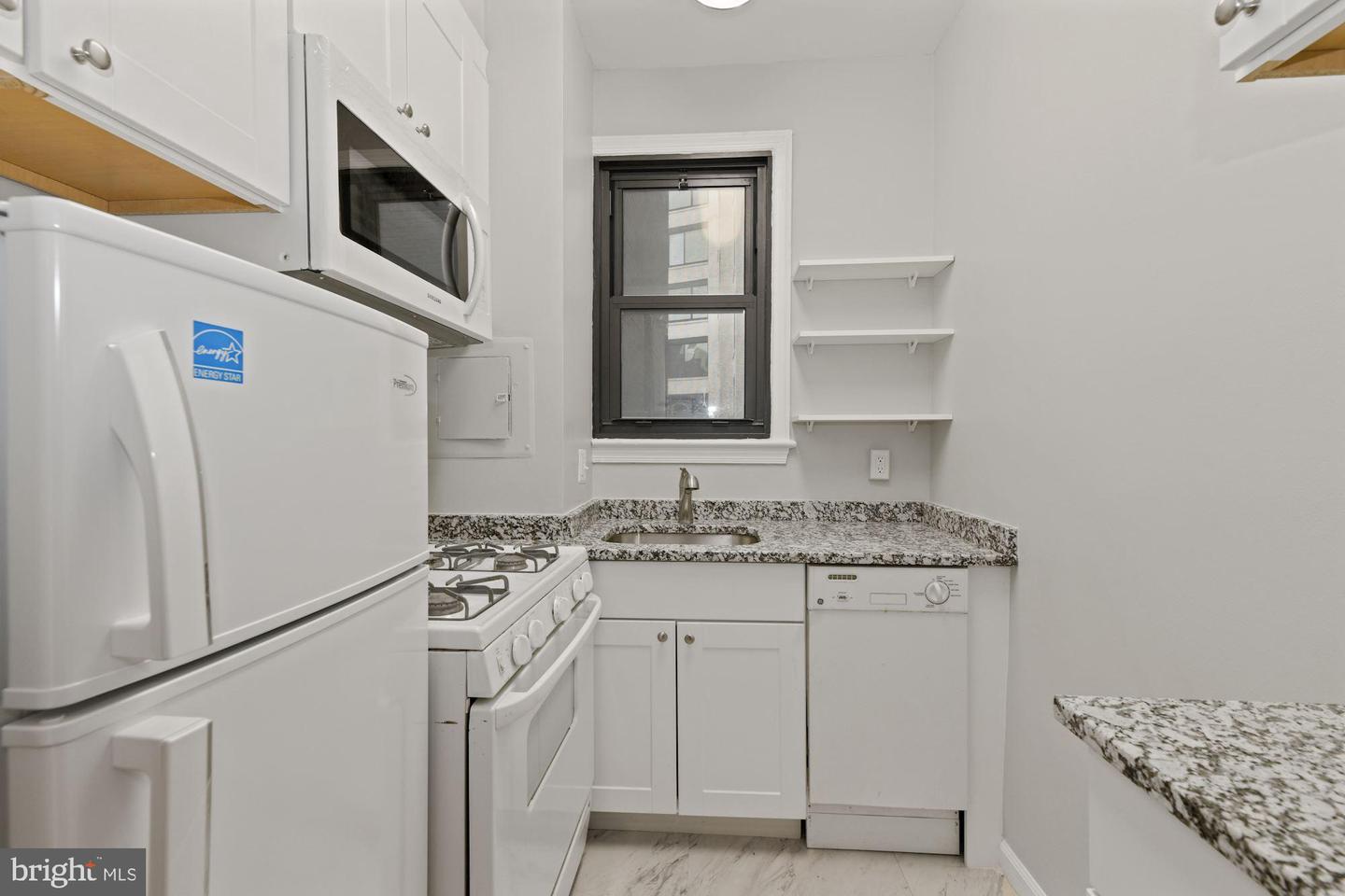 1010 25th St Nw #208 Property Photo 10