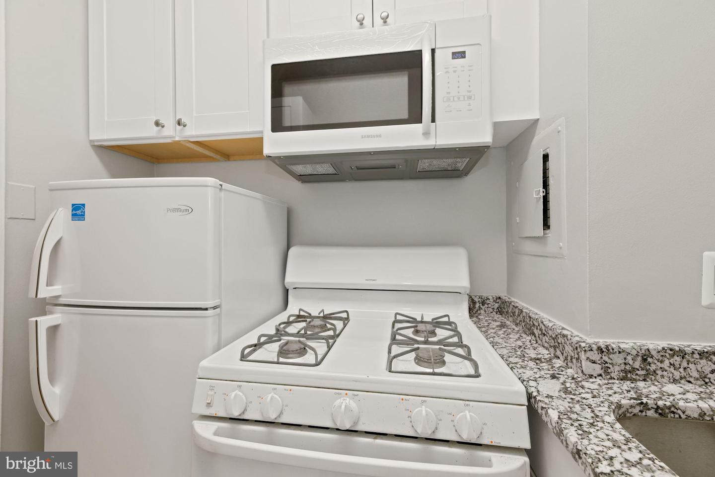 1010 25th St Nw #208 Property Photo 11