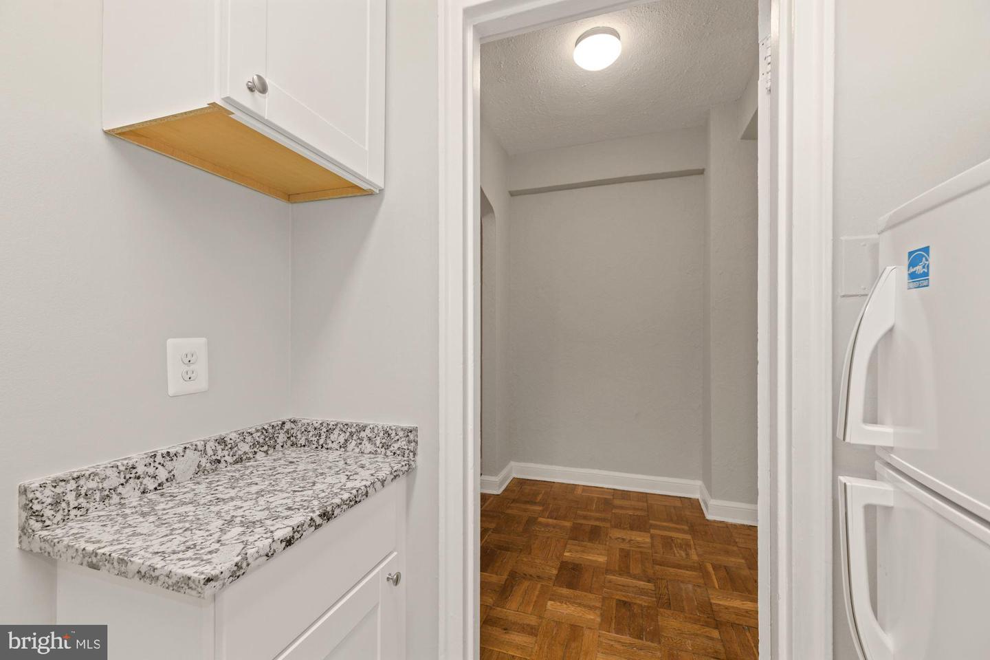 1010 25th St Nw #208 Property Photo 15