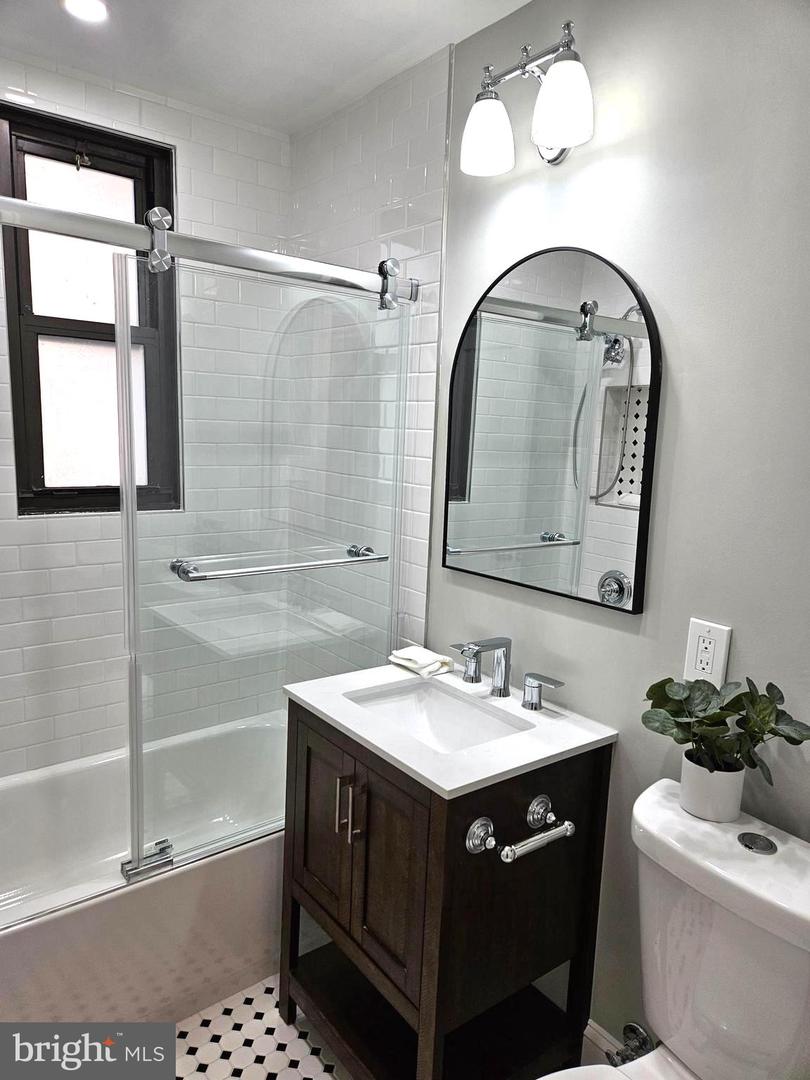 1010 25th St Nw #208 Property Photo 17