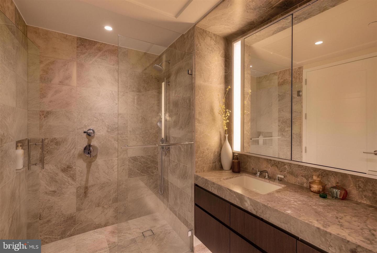 601 Wharf St Sw #208 Property Photo 17