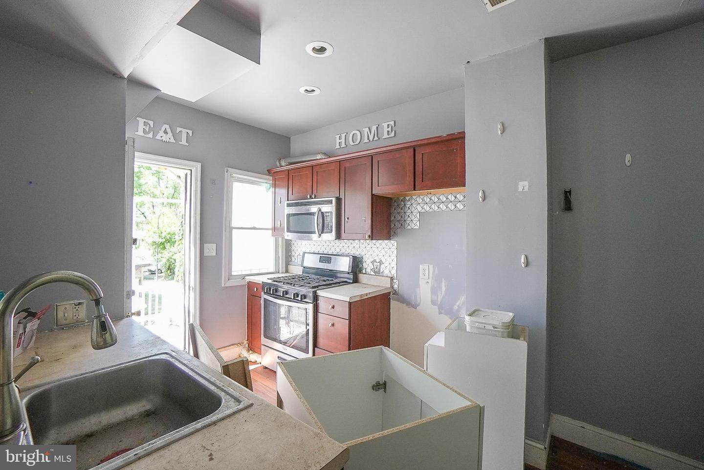 912 Kennedy St Nw Property Photo 5